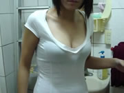 女友喜歡蹲著享受口爆